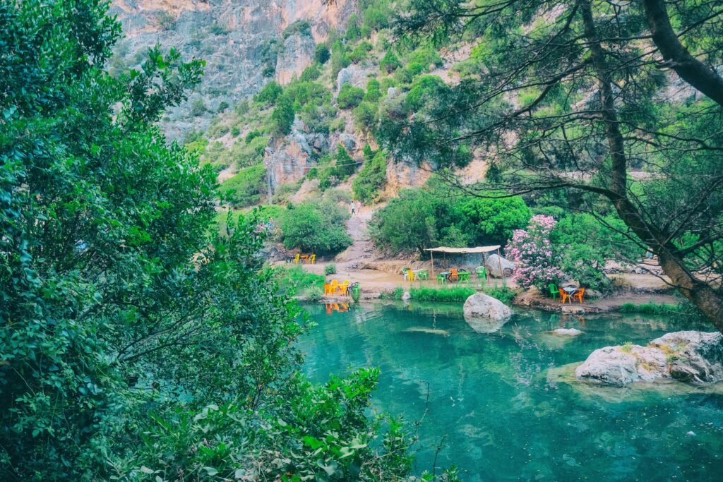 Excursion Chefchaouen et Akchour depuis Tanger : ville bleue et cascades avec guides locaux